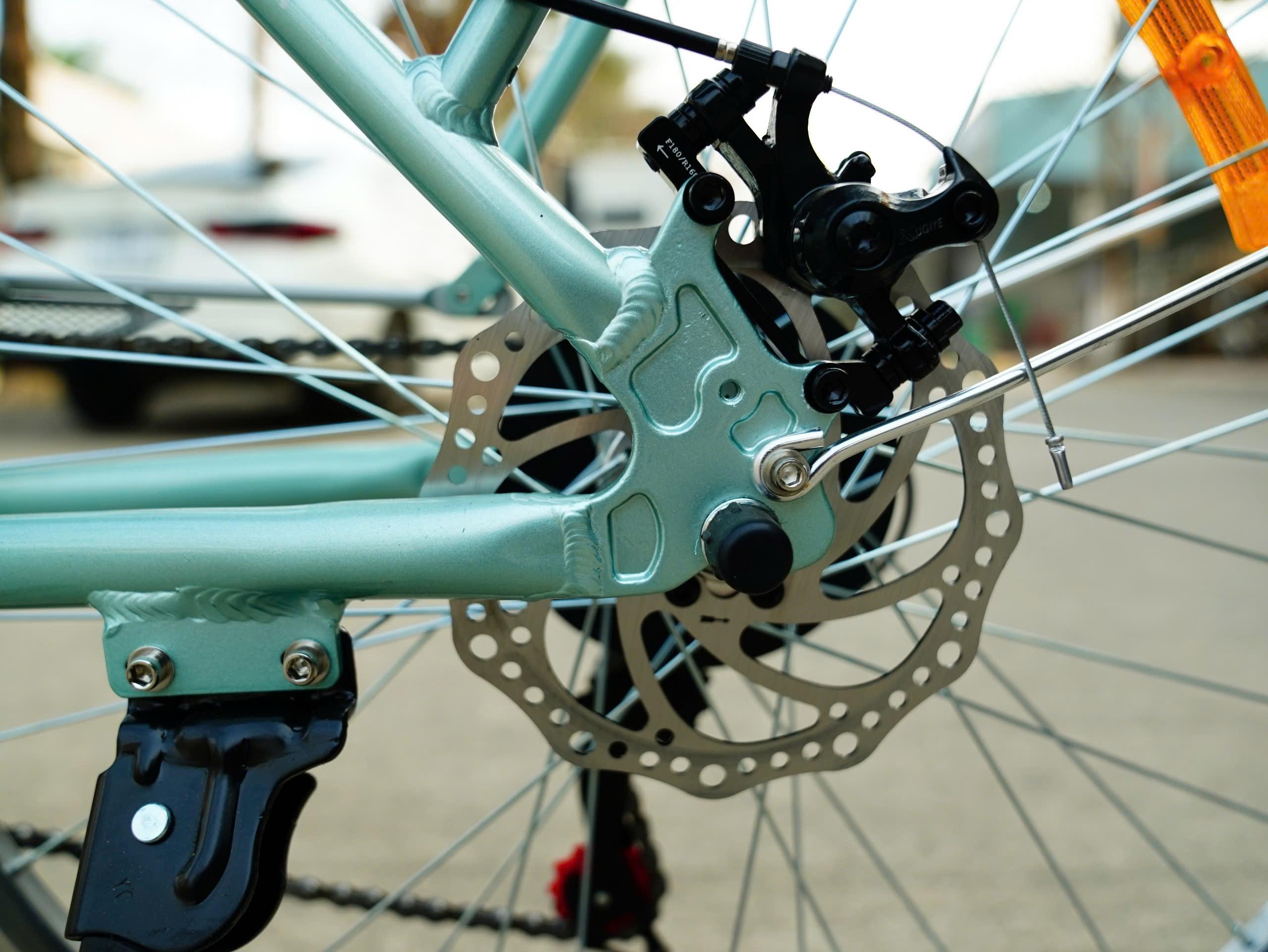 DTFLY CAFE Xe đạp nữ - Xe đạp phổ thông - Khung nhôm, giỏ nhôm, baga nhôm liền khung, Tay đề vặn Shimano Revoshift, 7 tốc độ