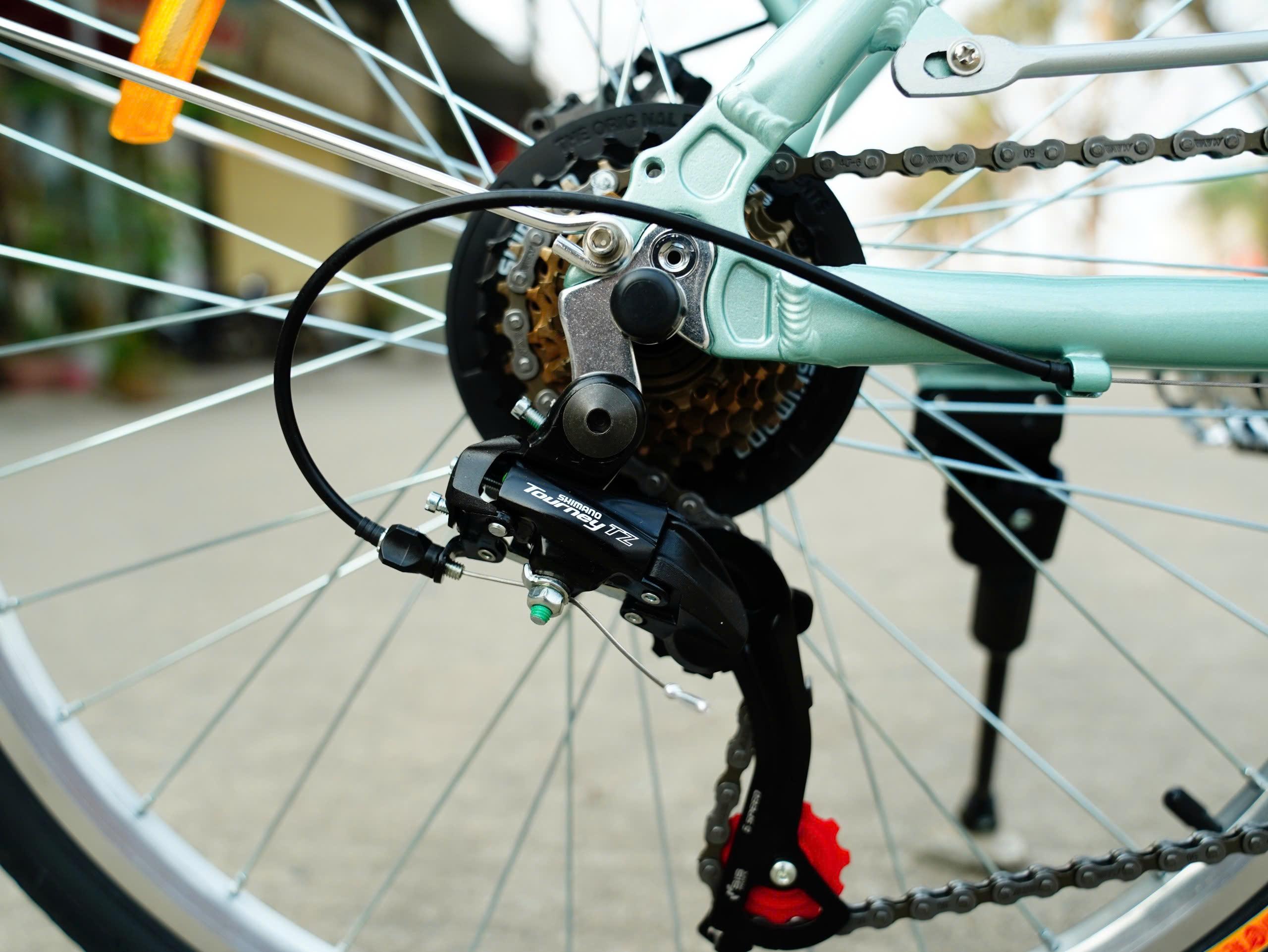 DTFLY CAFE Xe đạp nữ - Xe đạp phổ thông - Khung nhôm, giỏ nhôm, baga nhôm liền khung, Tay đề vặn Shimano Revoshift, 7 tốc độ