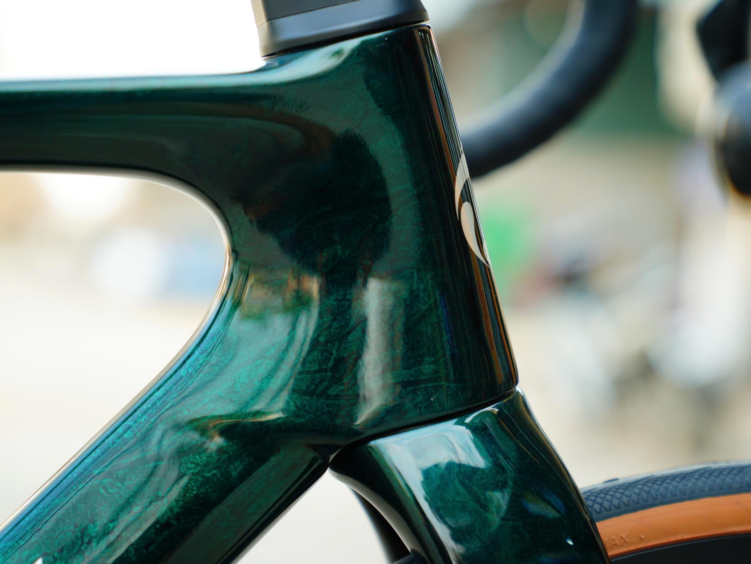 DTFLY R3000 Xe Đạp Đua - Khung Carbon T800, SHIMANO SORA R3000, 18 tốc độ