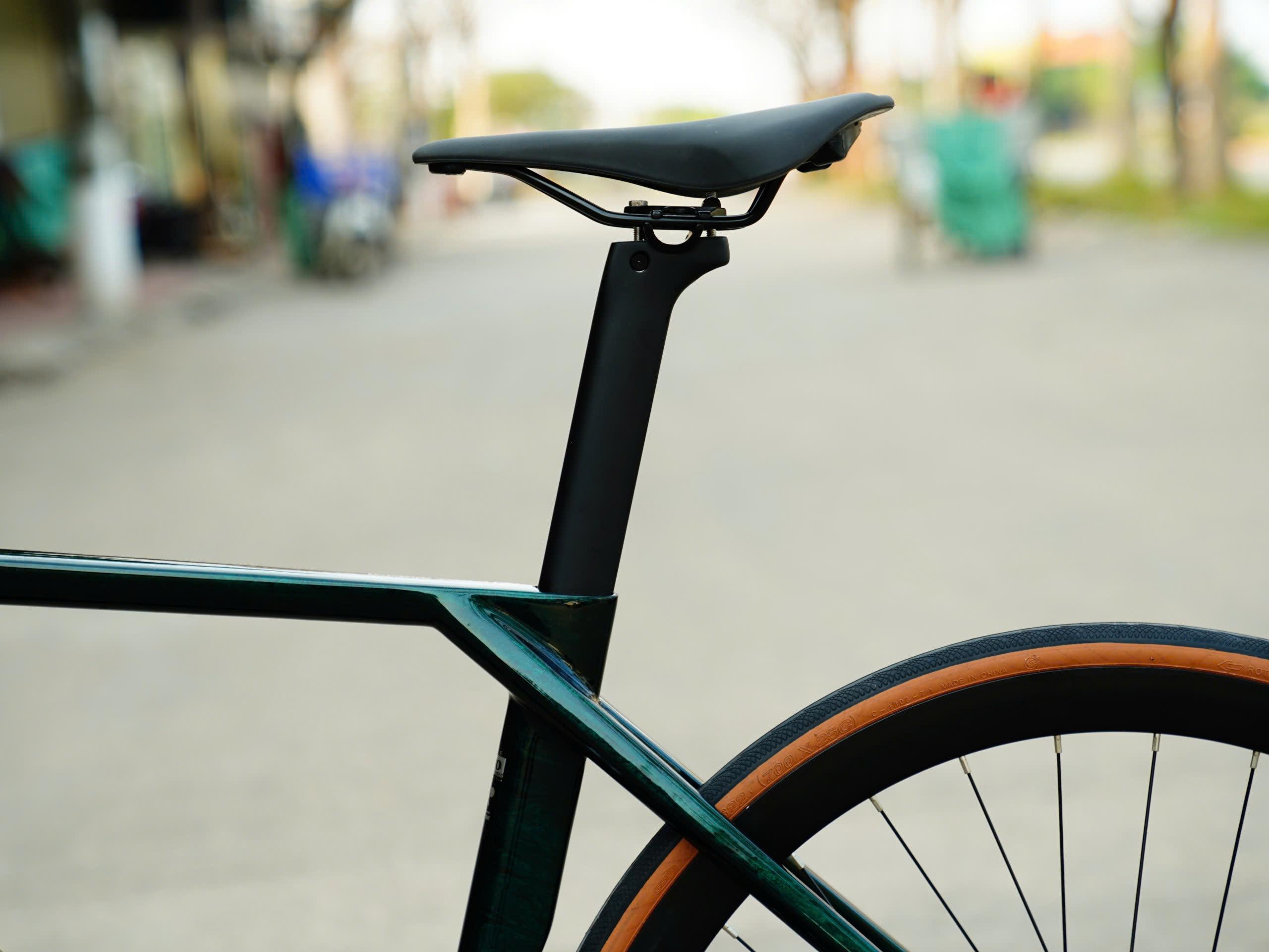 DTFLY R3000 Xe Đạp Đua - Khung Carbon T800, SHIMANO SORA R3000, 18 tốc độ