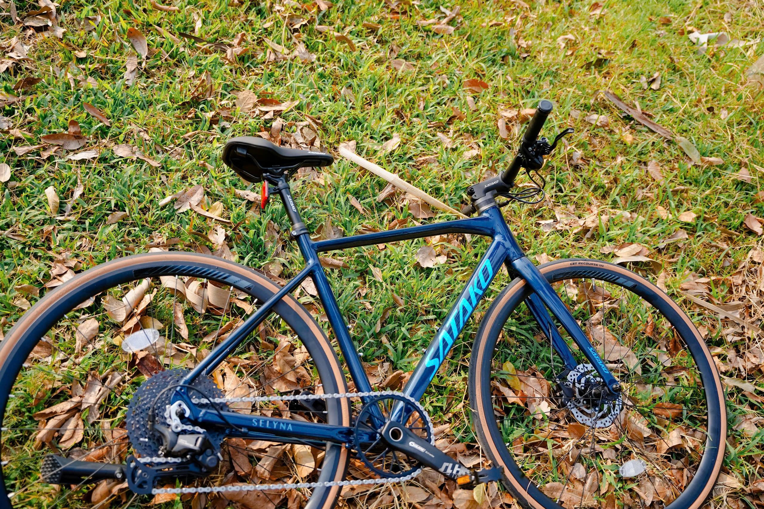 SATAKO SELYNA xe đạp đường phố touring 700x28c, đề SHIMANO CUES U6000