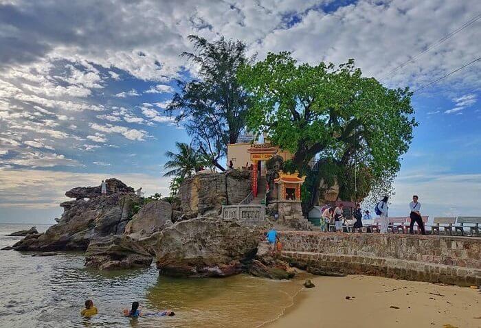 Dinh Cau Phu Quoc – A Spiritual Landmark and Famous Sunset Spot