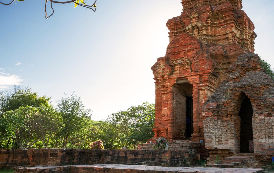 Tháp Chăm Pô Sah Inư – Dấu ấn linh thiêng của vương quốc Chăm Pa cổ